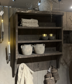 Alter Bauernhof Wandschrank -Aura Peeperkorn-