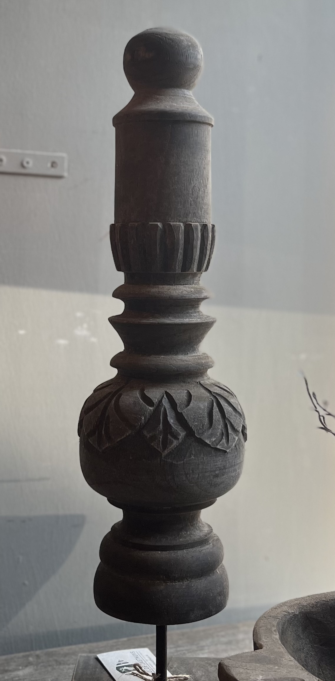Houten Ornament op voet Timbul