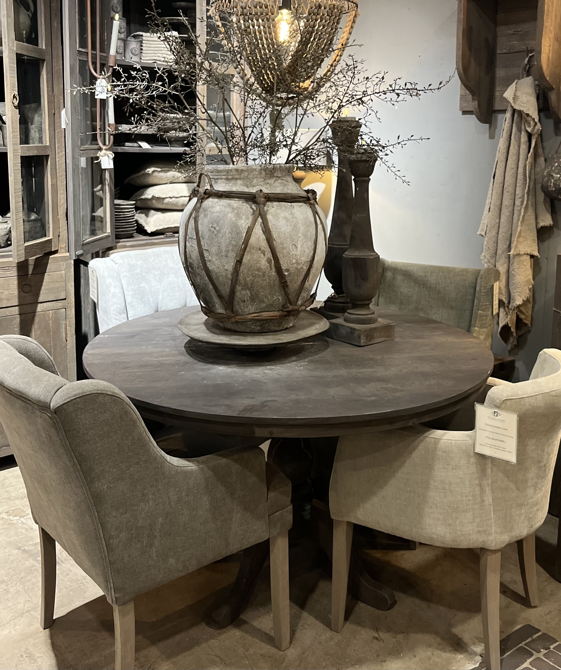 Ronde Eettafel -Aura Peeperkorn-