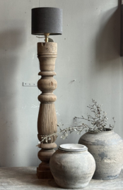Alte Holzbalusterlampe -Aura Peeperkorn-