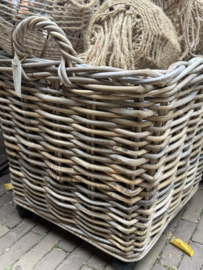 Rieten mand op wieltjes 50 cm