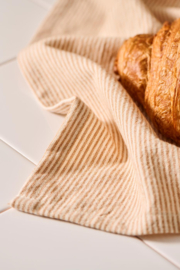 Theedoek Naturel met dunne Bruine Streepjes
