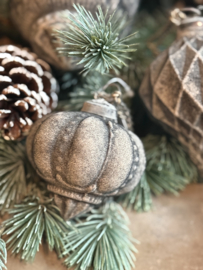 Kerstbal Eikennoot 8,5 cm Camel Velvet -Luksa-