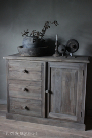 Houten Dressoir ''Kabinetje'' -Aura Peeperkorn-