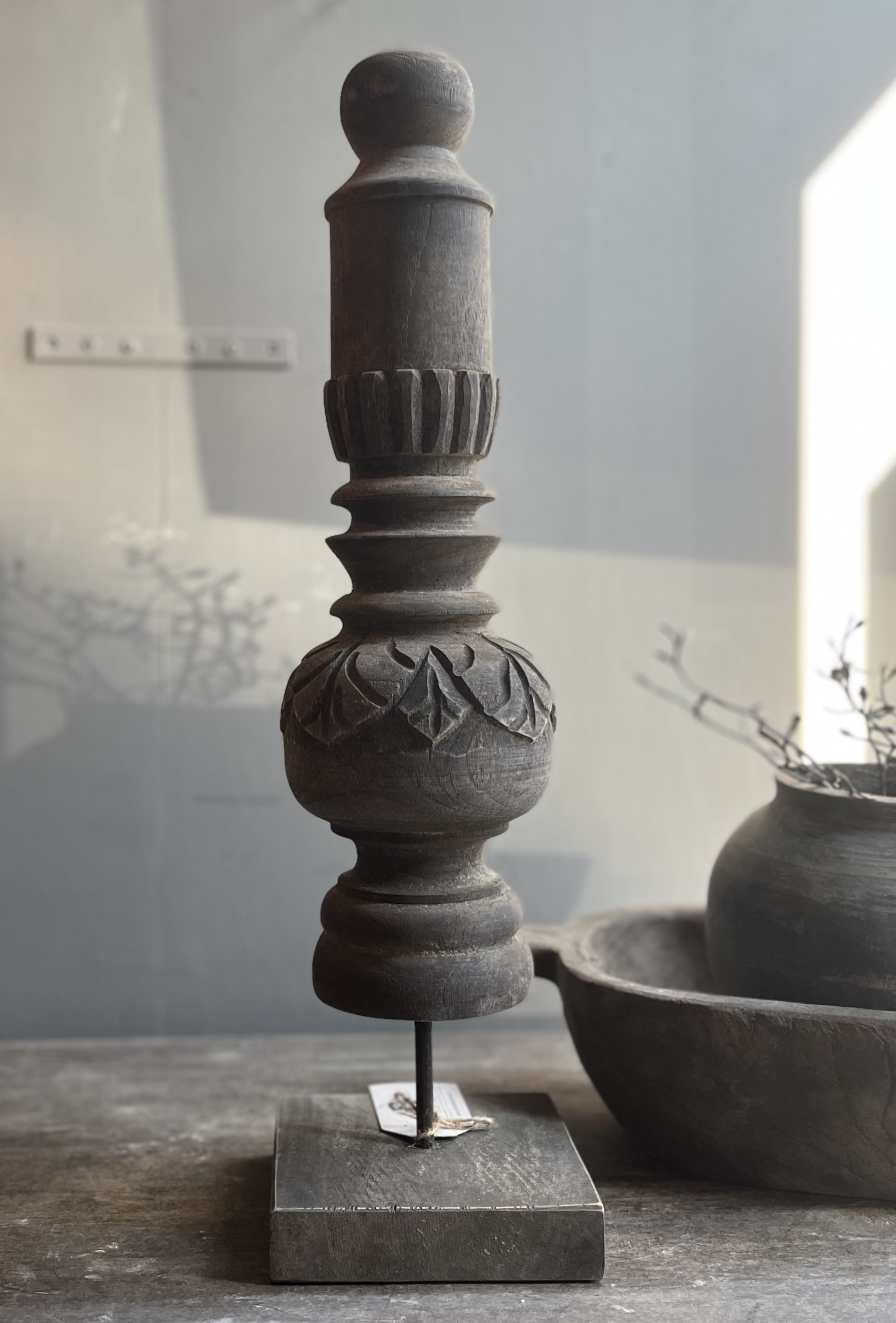Houten Ornament op voet Timbul