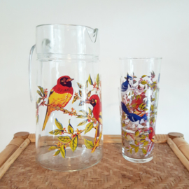 Limonadekan en glazen vogels