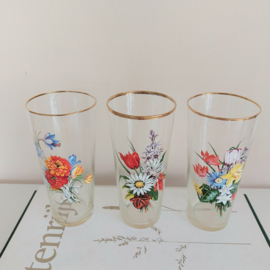 Set fleurige bierglazen