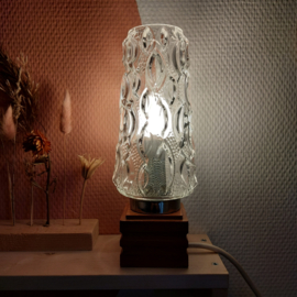Lampje houten vierkante voet