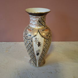 Vaas oosters rijk versierd