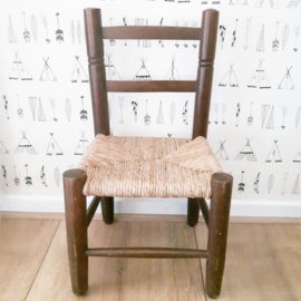 Houten kinderstoeltje