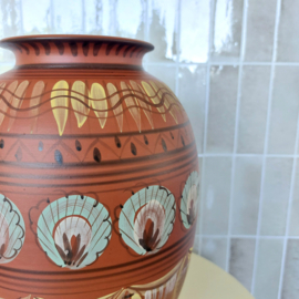 Vaas terracotta handbeschilderd