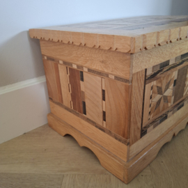 Kistje ingelegd hout