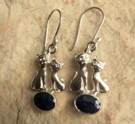 Boucles d'oreilles des chats et saphir