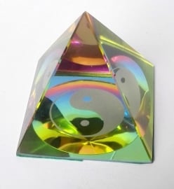 Pyramide de cristal Yin Yang