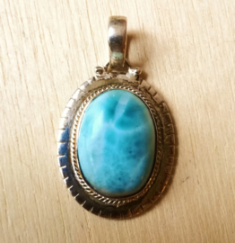 Larimar hanger