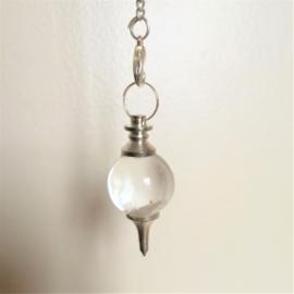 Pendule de pierres précieuses avec collier