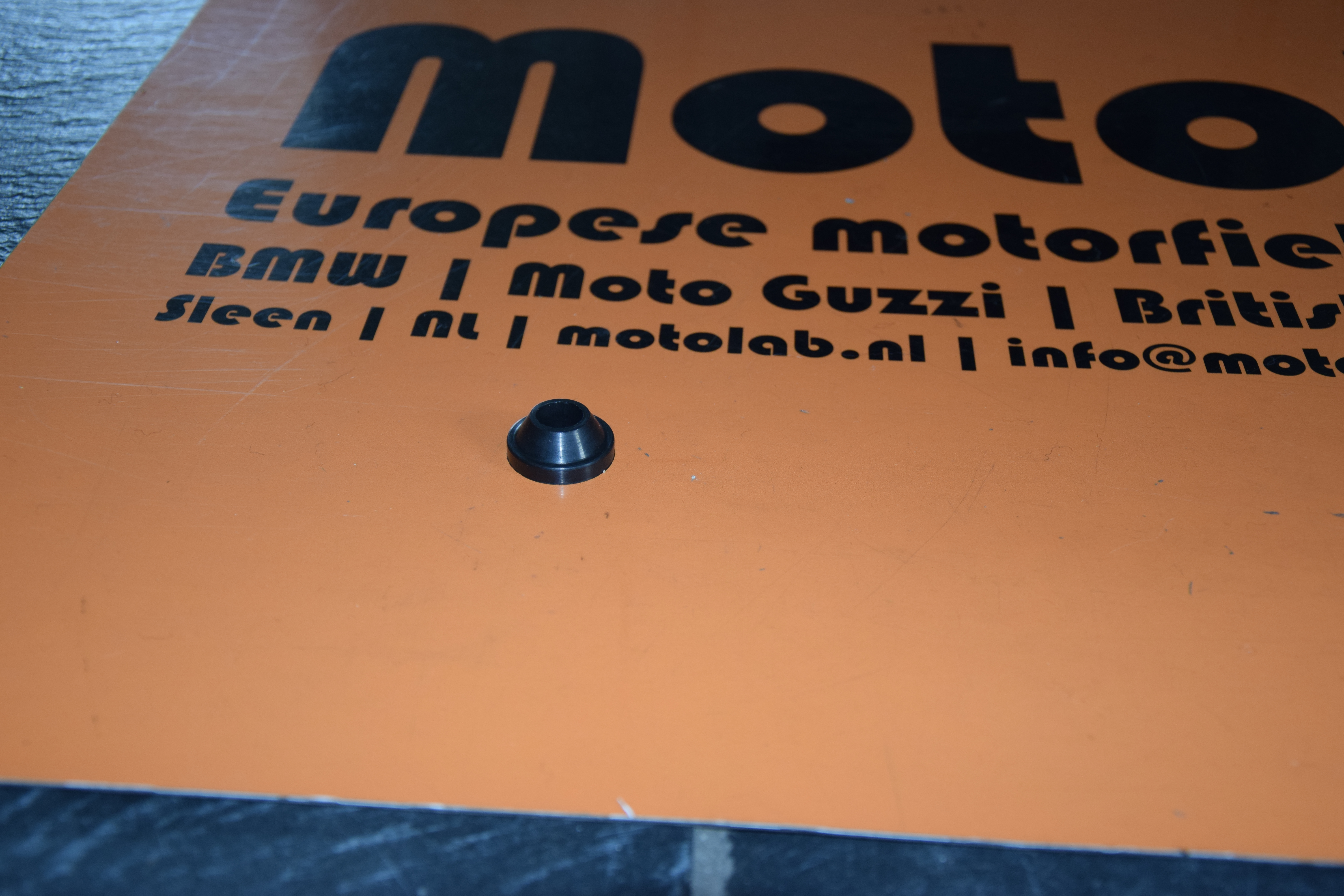 Brandstoftankhouder rubber voor BMW R25/3, R26 en R27, voor, conisch OEM 16114080137