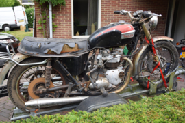 Triumph Boneville 750cc  T140V '76 "restauratie object" VERKOCHT !