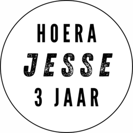 Traktatie sticker | rond | Hoera + Naam + Leeftijd