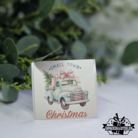 Kerst sticker: Small Town Christmas | vanaf 10 stuks
