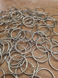 Zilverkleurige metalen ringen – 2,5 cm – 5 stuks