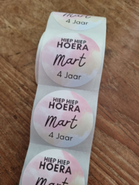 Traktatiestickers | HIEP HIEP HOERA | + naam + leeftijd | div. varianten | 10 stuks