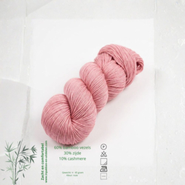 Roze wol met 60%bamboo vezels 30%zijde 10%cashmere