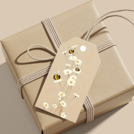 Cadeaulabel, bloemetjes en de bijtjes