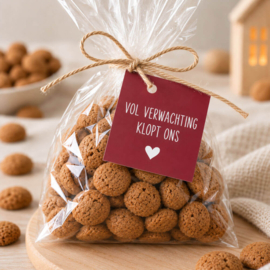 Sinterklaas Cadeaulabels 7 × 7 cm – Rood met Witte Tekst