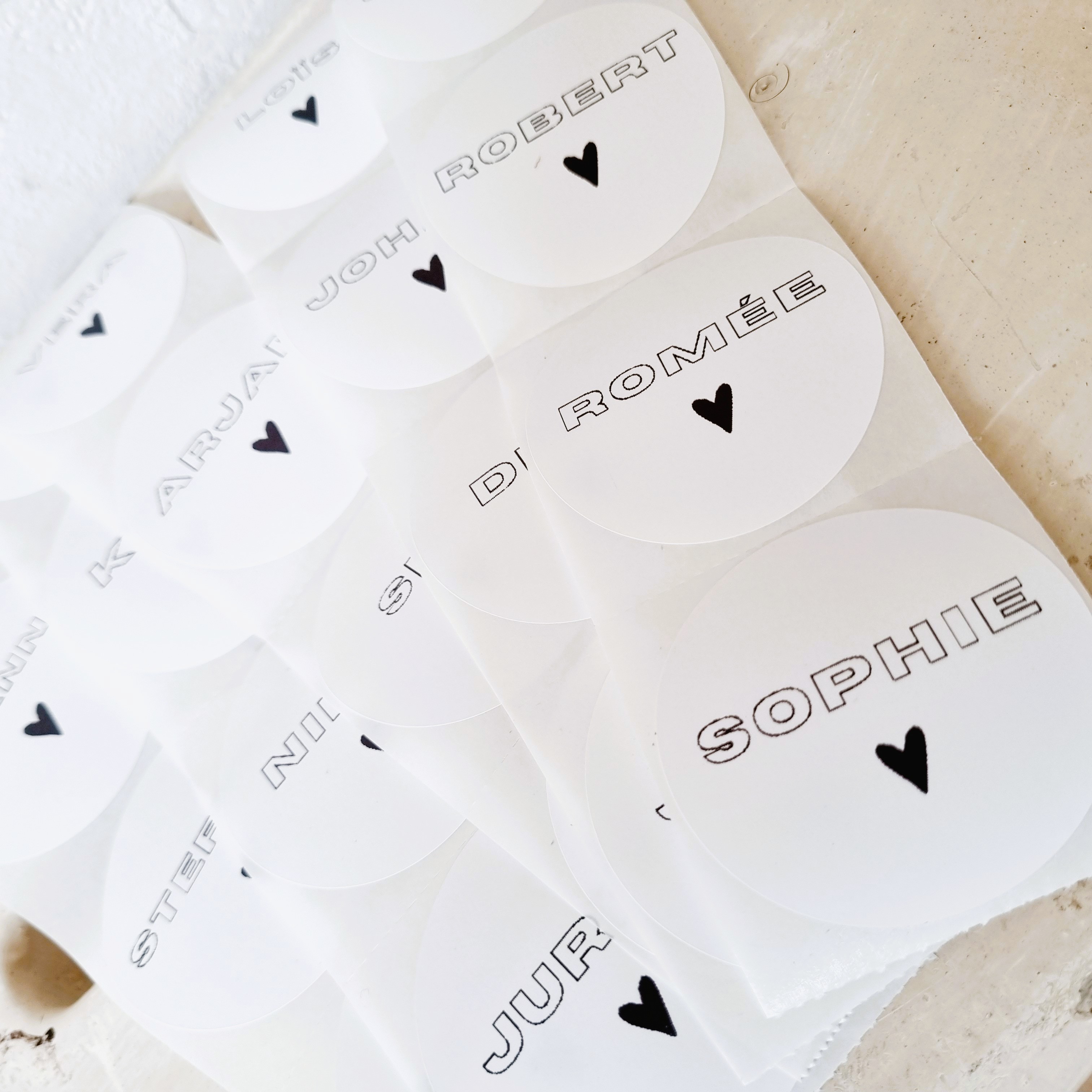 Losse naamstickers | met naam + ❤ | strak | div. varianten | 10 stuks