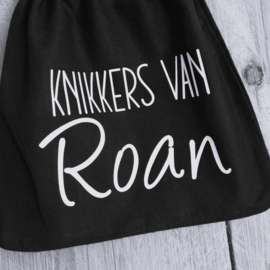 Knikkerzak, Knikkers van [met naam] , zwarte stof, witte opdruk