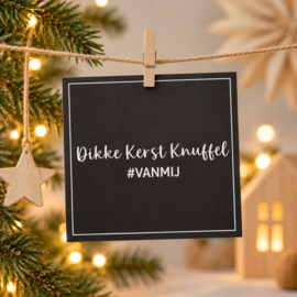 Kerstkaart Dikke Kerst Knuffel – Zwart-Wit – 15 × 15 cm