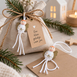 Geluksengeltje Wit met Goud – Cadeauhanger – 10 cm