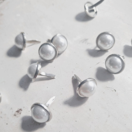 Ronde parel splitpennen | 12mm | wit met zilveren rand | 25 stuks