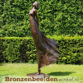Vrouwen tuinbeeld "De zwierige vrouw" BBW47336