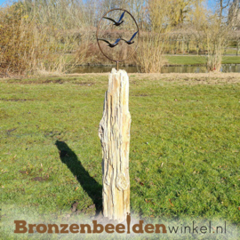 Drie vliegende ganzen in cirkel op versteend houten zuil BBWF3Gc