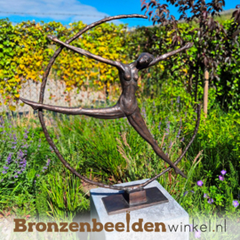 Beeld voor in de tuin "Saltare Domina" BBW248523