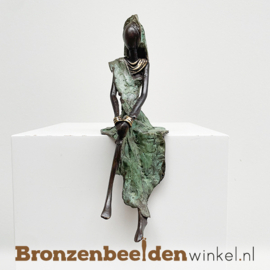 Zittend Afrikaanse vrouwenbeeld "Esi" 24cm BBWZT02GR