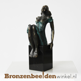 Vrouwenbeeldje "Uitdagend" BBW004br22