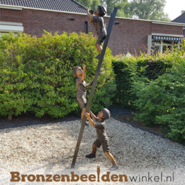 Groot beeld kinderen op ladder BBW1133