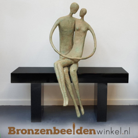 Groot sculptuur zittend paar op bankje BBW528450br