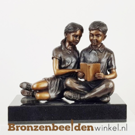 Beeld jongen en meisje lezend BBW2269br