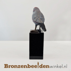 Vogel beeldje Barmsijs op sokkel BBWF6531fa04