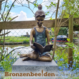 Bronzen lezend meisje als tuinbeeld BBW0803br