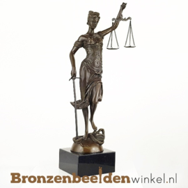Beeld Vrouwe Justitia van brons BBW008br12