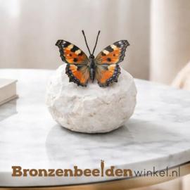 Oranje bronzen vlinder beeldje op keitje BBW1546br