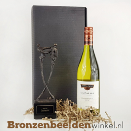 NR 10 | Cadeau overname bedrijf ''Geschenkdoos met beeldje en wijn naar keuze''