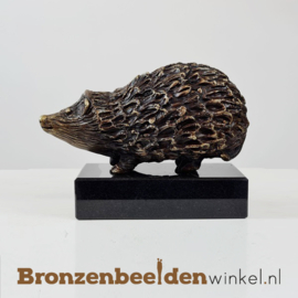 Egel beeldje op sokkel BBWR89013