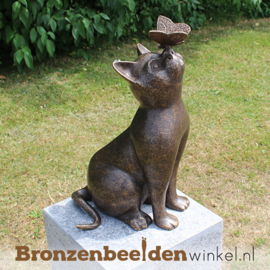 Bronzen beeld kat met vlinder BBW1905br