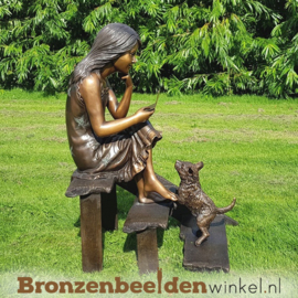 Bronzen tuinbeeld meisje op trap met hondje BBW1122